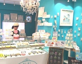 ＪiＪi　cupcakes　ＫＯＢＥの画像