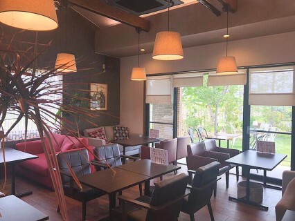 銀カフェリビングルームの画像