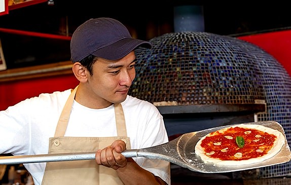 東京都 ピッツェリアの求人 月8日休み オシャレなピッツェリアでイタリアンを学ぶ 調理のお仕事