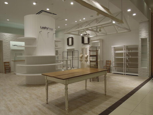 Leshyforest 西尾店 アパレルの内装・外観画像