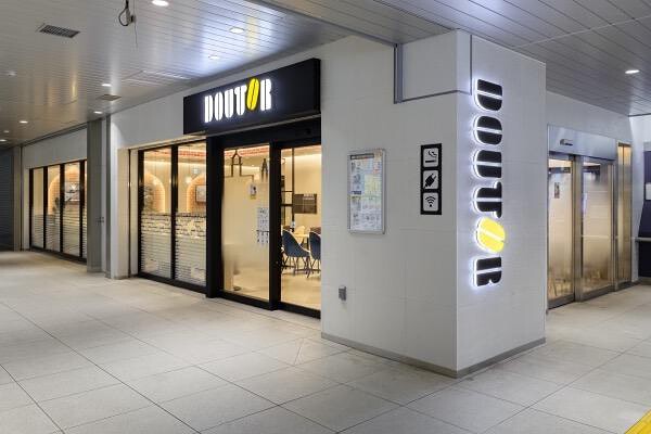 ドトールコーヒーショップ地下鉄新横浜駅店 カフェ・パン屋・ケーキ屋の内装・外観画像