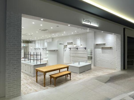 Leshyforest界 アパレルの内装・外観画像