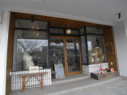 SOY BOOK CAFE カフェ・パン屋・ケーキ屋の内装・外観画像