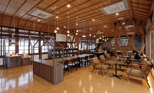 旧長井小内のカフェ カフェの内装・外観画像