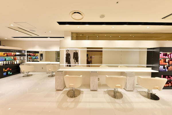 WARREN TRICOMI NEW YORK 神戸三宮店 美容室（ヘアサロン）の内装・外観画像