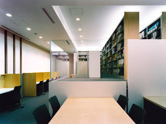 日本橋の企業内図書館 図書館の内装・外観画像
