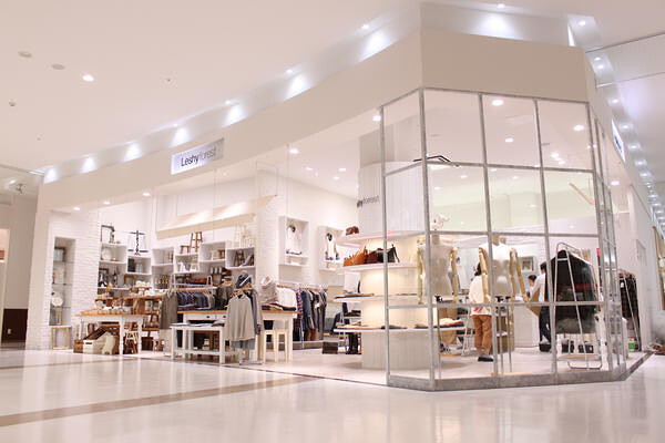 Leshy forest　ラスパ西大和店 アパレルの内装・外観画像