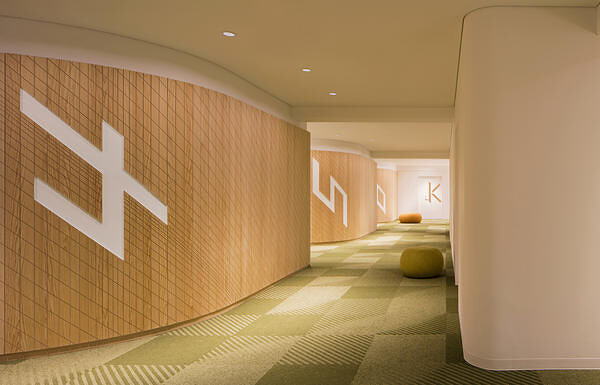 八重洲貸会議室　自然を光や素材、動きで表現したボタニカルなホワイエ空間 ホワイエラウンジの内装・外観画像