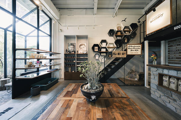 Standard Coffee Roastery コーヒー焙煎所／カフェの内装・外観画像