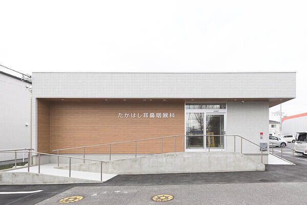 たかはし耳鼻咽喉科 病院・医院・調剤薬局・整骨院の内装・外観画像
