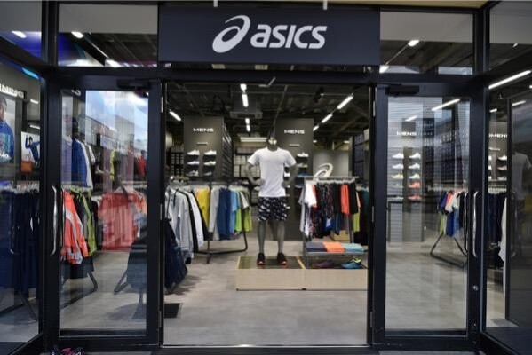 ASICS FACTORY OUTLET三井アウトレットパーク幕張 アパレルの内装・外観画像