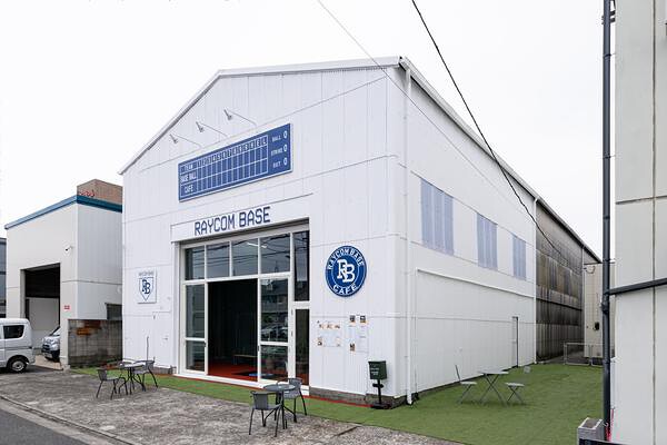 細田のカフェ-RAYCOM BASE CAFE- カフェの内装・外観画像