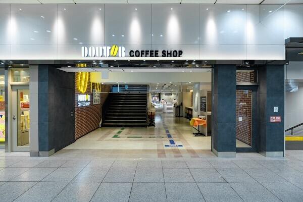 ドトールコーヒーショップ東京八重洲丸の内中央口店 カフェ・パン屋・ケーキ屋の内装・外観画像