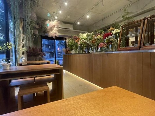 marron papier カフェ　フラワーカフェの内装・外観画像