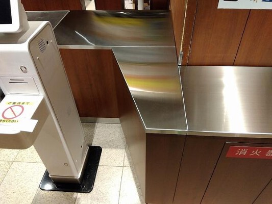 地方空港内検査場カウンター及びラウンジ什器 その他（サービス）の内装・外観画像