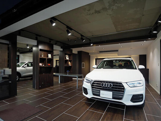 BEAVERS 輸入中古車販売 輸入中古車ショールームの内装・外観画像