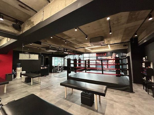 SSS STRETCH FITNESS CENTER西新宿 ジムの内装・外観画像