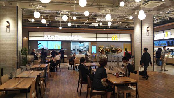 マクドナルドイオン白山店 ハンバーガーレストランの内装・外観画像