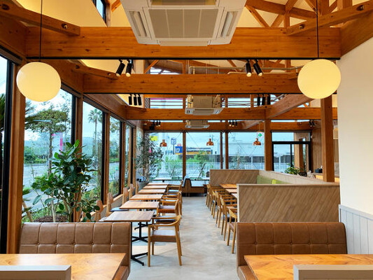 SAKIMOTO bakery cafe 宮崎 ベーカリーカフェの内装・外観画像