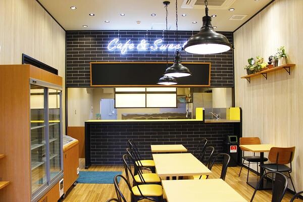焼き芋専門店　やきいも丸じゅん 焼き芋専門店　スイーツカフェの内装・外観画像