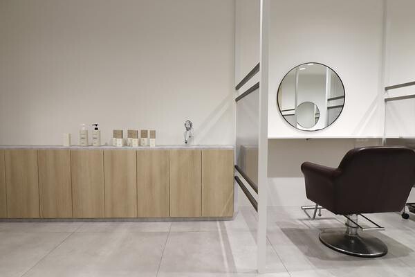 HAIR MAKE POLISH小倉店 美容室の内装・外観画像