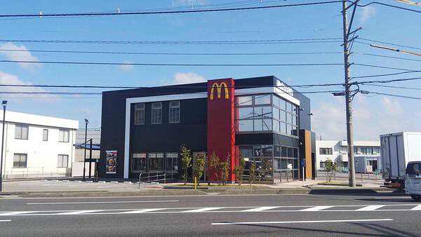 マクドナルド富山六家店 ハンバーガーレストランの内装・外観画像