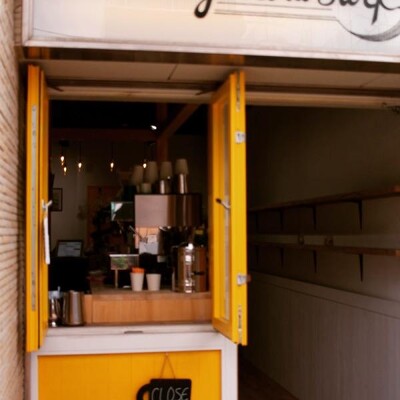 yellowsurf coffee コーヒーショップの内装・外観画像