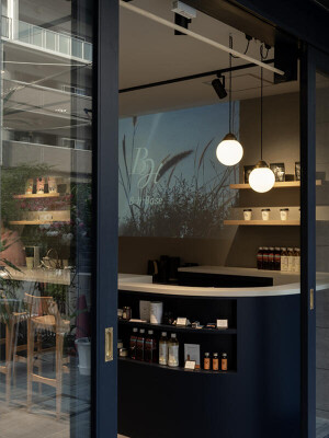 B-H-base 美容と健康雑貨&スタンドカフェの内装・外観画像