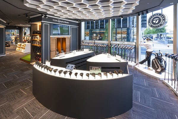 TaylorMade Fitting Lab Tokyo ゴルフショップの内装・外観画像