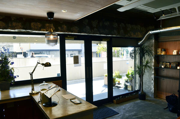 WISE MAN COFFEE 武蔵小金井駅南口店 カフェ・パン屋・ケーキ屋の内装・外観画像