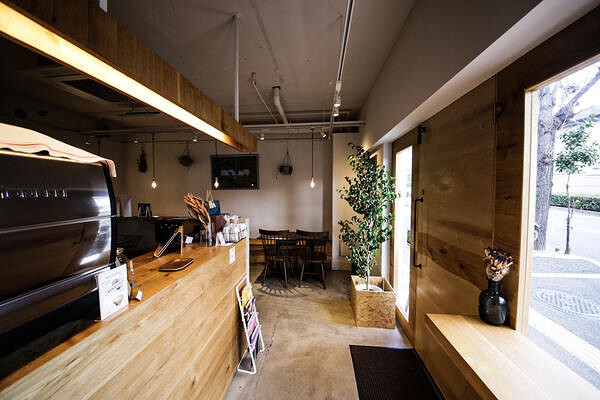 COLINA COFFEE カフェ・パン屋・ケーキ屋の内装・外観画像