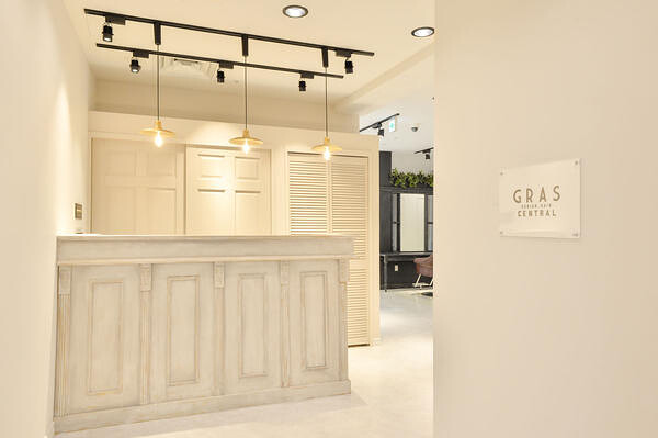 GRAS central 梅田店 美容室（ヘアサロン）の内装・外観画像