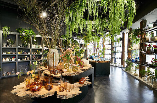 Aoyama Flower Market / FLOWER VASE GALLERY 花屋・花器販売エリアの内装・外観画像
