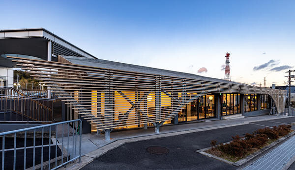 トヨタカローラ新大阪小野原店 自動車ショウルームの内装・外観画像