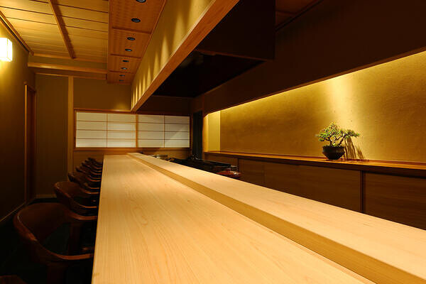 酉囃子 焼鳥店の内装・外観画像