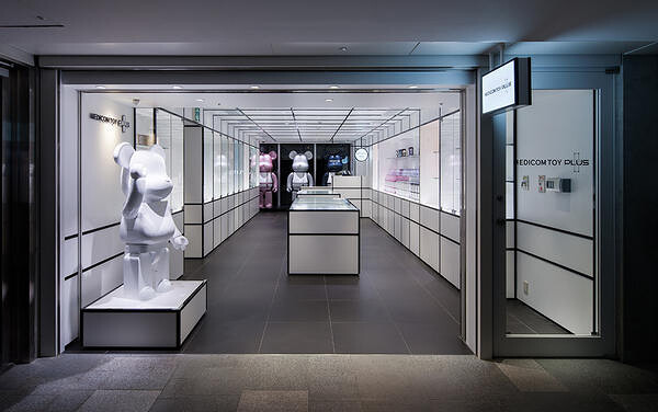MEDICOMTOY PLUS 物販店の内装・外観画像