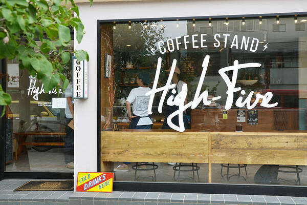 High-Five coffee stand