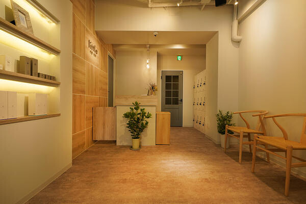 little nene池袋西口