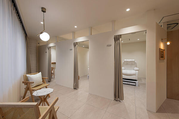 and MORE Lash&Brow lounge