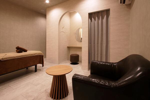 PRIVATE SALON Relier