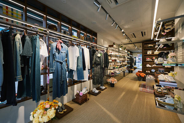 GOLDEN GOOSE OSAKA SHINSAIBASHI