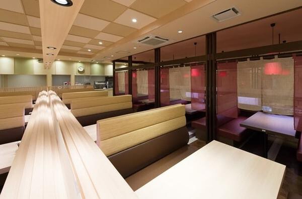 回転寿司店「マルマン鮨」