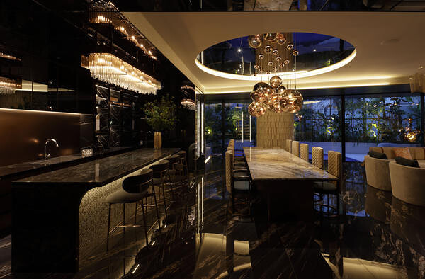 URBAN GRANDEUR