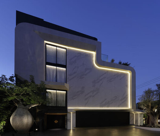 URBAN GRANDEUR
