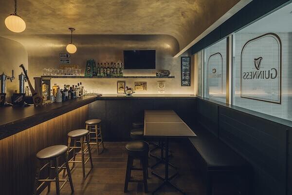 THE CURRAGH IRISH PUB