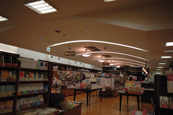 宮井平安堂書店