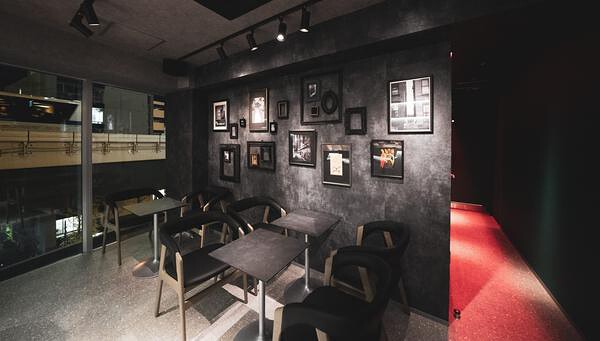 Bar 163