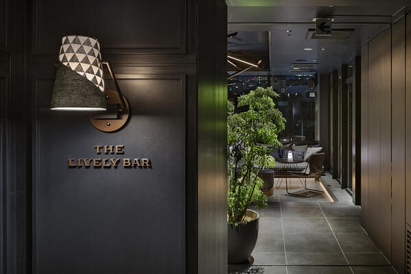 THE LIVELY BAR -THE LIVELY AZABUJUBAN TOKYO-