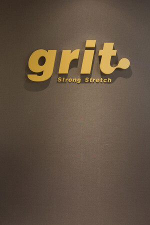 grit. strong stretch