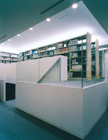 日本橋の企業内図書館